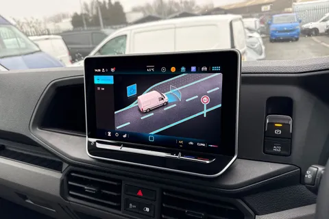 CX75JYB Volkswagen Crafter 2.0 TDI CR35 Commerce Plus Auto FWD MWB High Roof Euro 6 (s/s) 5dr Thumbnail #39