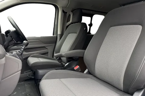 CX75KFT Volkswagen Transporter 2.0 TDI T32 Commerce Pro Kombi Double Cab 5dr Diesel Manual SWB Euro 6 (s/s) (150 ps) Thumbnail #15