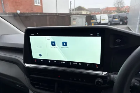 CX75KFT Volkswagen Transporter 2.0 TDI T32 Commerce Pro Kombi Double Cab 5dr Diesel Manual SWB Euro 6 (s/s) (150 ps) Thumbnail #16