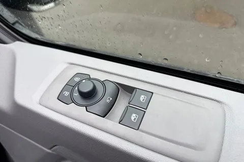 CX75KFT Volkswagen Transporter 2.0 TDI T32 Commerce Pro Kombi Double Cab 5dr Diesel Manual SWB Euro 6 (s/s) (150 ps) Thumbnail #20