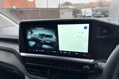 CX75KFT Volkswagen Transporter 2.0 TDI T32 Commerce Pro Kombi Double Cab 5dr Diesel Manual SWB Euro 6 (s/s) (150 ps) Thumbnail #21