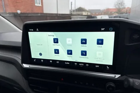 CX75KFT Volkswagen Transporter 2.0 TDI T32 Commerce Pro Kombi Double Cab 5dr Diesel Manual SWB Euro 6 (s/s) (150 ps) Thumbnail #32