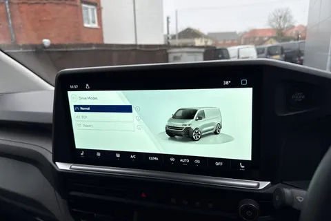 CX75KFT Volkswagen Transporter 2.0 TDI T32 Commerce Pro Kombi Double Cab 5dr Diesel Manual SWB Euro 6 (s/s) (150 ps) Thumbnail #34