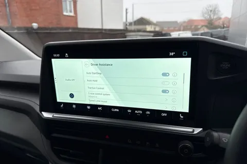 CX75KFT Volkswagen Transporter 2.0 TDI T32 Commerce Pro Kombi Double Cab 5dr Diesel Manual SWB Euro 6 (s/s) (150 ps) Thumbnail #35