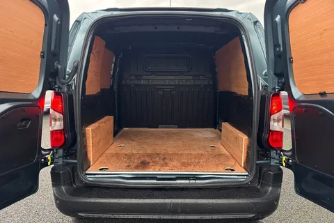 DC24TZA PEUGEOT E-Partner 52kWh Professional Standard Panel Van Auto SWB 5dr (7.4kW Charger) Thumbnail #7