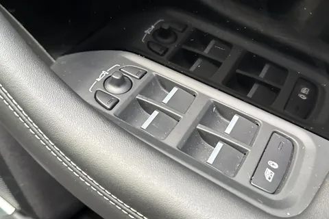 KP23VSL Jaguar I-Pace 400 90kWh HSE Black Auto 4WD 5dr Thumbnail #59