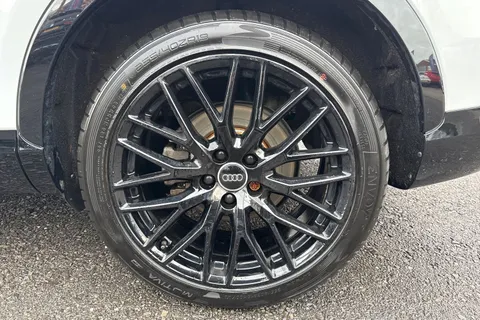 KS18CXH Audi Q3 1.4 TFSI CoD Black Edition S Tronic Euro 6 (s/s) 5dr Thumbnail #12