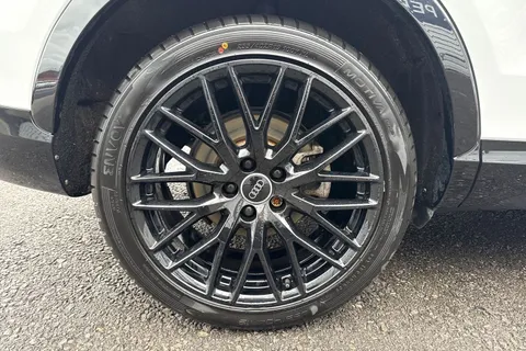 KS18CXH Audi Q3 1.4 TFSI CoD Black Edition S Tronic Euro 6 (s/s) 5dr Thumbnail #13