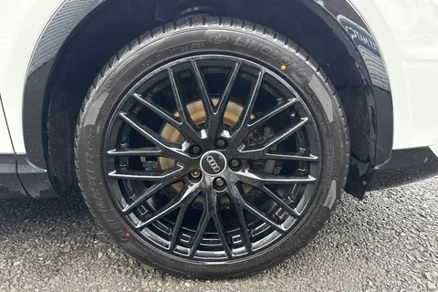 KS18CXH Audi Q3 1.4 TFSI CoD Black Edition S Tronic Euro 6 (s/s) 5dr Thumbnail #14