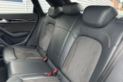 KS18CXH Audi Q3 1.4 TFSI CoD Black Edition S Tronic Euro 6 (s/s) 5dr Thumbnail #20