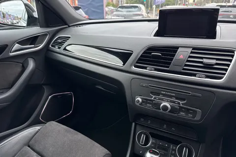 KS18CXH Audi Q3 1.4 TFSI CoD Black Edition S Tronic Euro 6 (s/s) 5dr Thumbnail #21