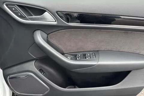 KS18CXH Audi Q3 1.4 TFSI CoD Black Edition S Tronic Euro 6 (s/s) 5dr Thumbnail #22