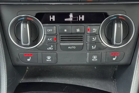 KS18CXH Audi Q3 1.4 TFSI CoD Black Edition S Tronic Euro 6 (s/s) 5dr Thumbnail #23