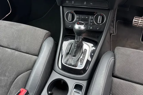 KS18CXH Audi Q3 1.4 TFSI CoD Black Edition S Tronic Euro 6 (s/s) 5dr Thumbnail #24