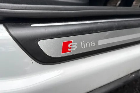 KS18CXH Audi Q3 1.4 TFSI CoD Black Edition S Tronic Euro 6 (s/s) 5dr Thumbnail #30