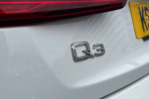 KS18CXH Audi Q3 1.4 TFSI CoD Black Edition S Tronic Euro 6 (s/s) 5dr Thumbnail #38
