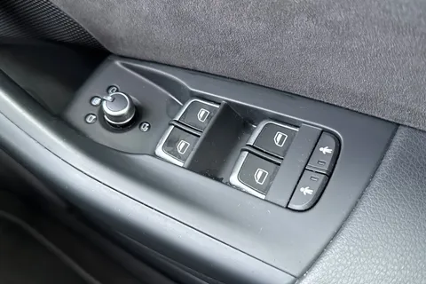 KS18CXH Audi Q3 1.4 TFSI CoD Black Edition S Tronic Euro 6 (s/s) 5dr Thumbnail #42