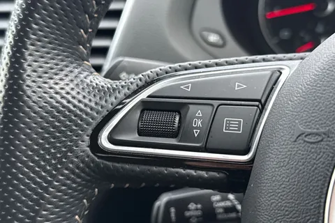 KS18CXH Audi Q3 1.4 TFSI CoD Black Edition S Tronic Euro 6 (s/s) 5dr Thumbnail #49