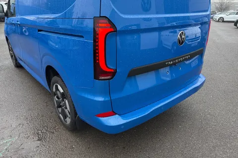 CX75VTA Volkswagen Transporter 2.0 TDI T28 Commerce Pro Auto FWD SWB Euro 6 (s/s) 5dr Thumbnail #7