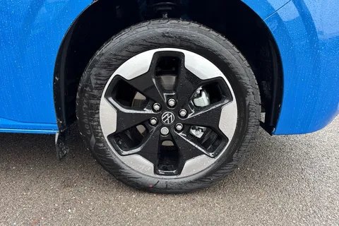 CX75VTA Volkswagen Transporter 2.0 TDI T28 Commerce Pro Auto FWD SWB Euro 6 (s/s) 5dr Thumbnail #12