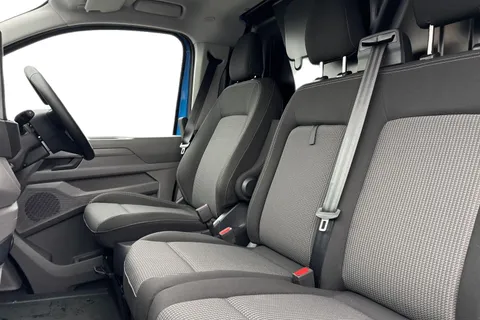 CX75VTA Volkswagen Transporter 2.0 TDI T28 Commerce Pro Auto FWD SWB Euro 6 (s/s) 5dr Thumbnail #15