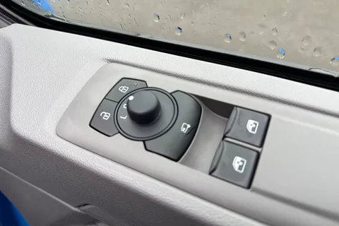 CX75VTA Volkswagen Transporter 2.0 TDI T28 Commerce Pro Auto FWD SWB Euro 6 (s/s) 5dr Thumbnail #20