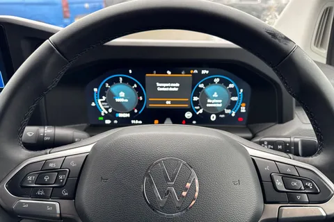 CX75VTA Volkswagen Transporter 2.0 TDI T28 Commerce Pro Auto FWD SWB Euro 6 (s/s) 5dr Thumbnail #28