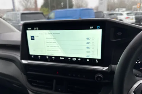 CX75VTA Volkswagen Transporter 2.0 TDI T28 Commerce Pro Auto FWD SWB Euro 6 (s/s) 5dr Thumbnail #37