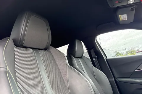 KS73MMJ PEUGEOT e-2008 54kWh GT Auto 5dr (7kW Charger) Thumbnail #25