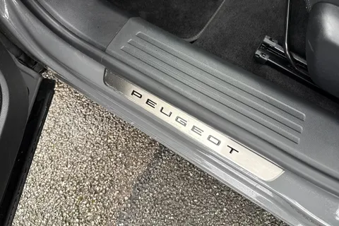 KS73MMJ PEUGEOT e-2008 54kWh GT Auto 5dr (7kW Charger) Thumbnail #40