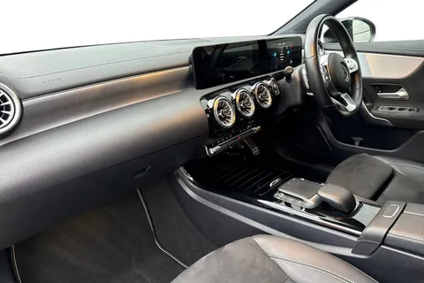 DS71EOC Mercedes-Benz A Class 1.3 A200 AMG Line Edition (Executive) 7G-DCT Euro 6 (s/s) 5dr Thumbnail #14