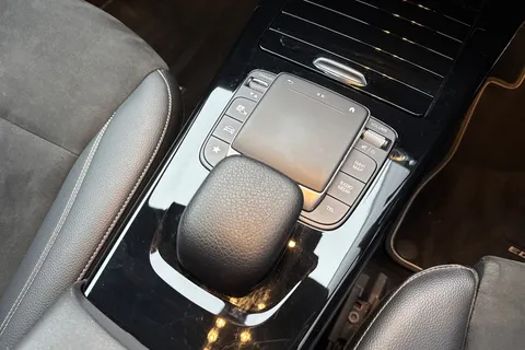 DS71EOC Mercedes-Benz A Class 1.3 A200 AMG Line Edition (Executive) 7G-DCT Euro 6 (s/s) 5dr Thumbnail #22