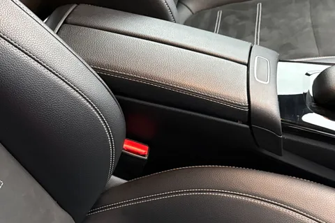 DS71EOC Mercedes-Benz A Class 1.3 A200 AMG Line Edition (Executive) 7G-DCT Euro 6 (s/s) 5dr Thumbnail #38