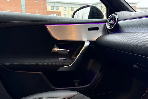 DS71EOC Mercedes-Benz A Class 1.3 A200 AMG Line Edition (Executive) 7G-DCT Euro 6 (s/s) 5dr Thumbnail #43