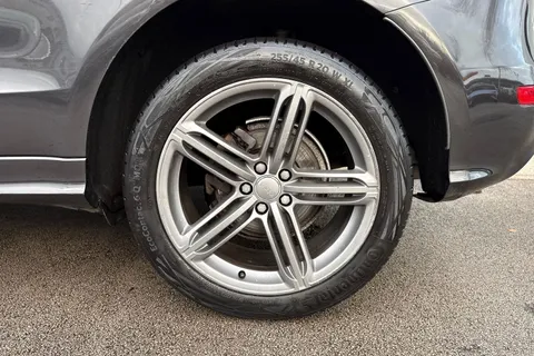 GY66NMM Audi Q5 2.0 TDI S line Plus S Tronic quattro Euro 6 (s/s) 5dr Thumbnail #13