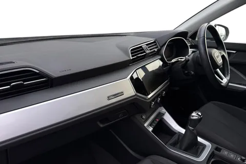 DS72BLF Audi Q3 Technik 35 TFSI  150 PS 6-speed Thumbnail #16