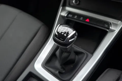 DS72BLF Audi Q3 Technik 35 TFSI  150 PS 6-speed Thumbnail #24