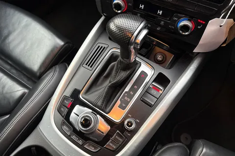 GY66NMM Audi Q5 2.0 TDI S line Plus S Tronic quattro Euro 6 (s/s) 5dr Thumbnail #23