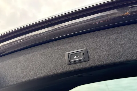 GY66NMM Audi Q5 2.0 TDI S line Plus S Tronic quattro Euro 6 (s/s) 5dr Thumbnail #36