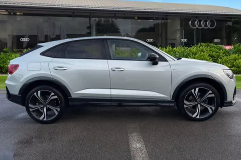 PN74KFE Audi Q3 Black Edition 35 TFSI  150 PS S tronic Thumbnail #4