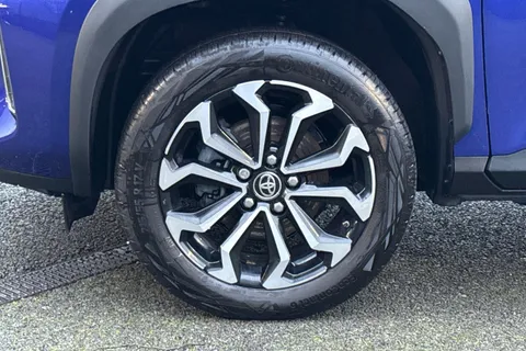 MF24EEG Toyota Yaris Cross 1.5 Hybrid Design 5dr CVT Thumbnail #16