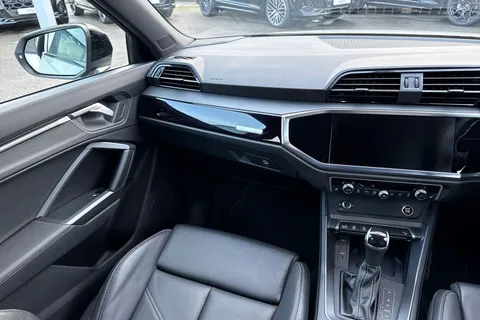 PN74KFE Audi Q3 Black Edition 35 TFSI  150 PS S tronic Thumbnail #21