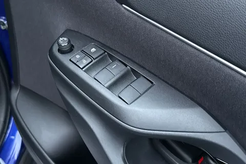 MF24EEG Toyota Yaris Cross 1.5 Hybrid Design 5dr CVT Thumbnail #24