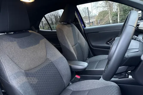 MF24EEG Toyota Yaris Cross 1.5 Hybrid Design 5dr CVT Thumbnail #25