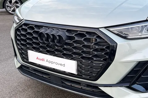 PN74KFE Audi Q3 Black Edition 35 TFSI  150 PS S tronic Thumbnail #28