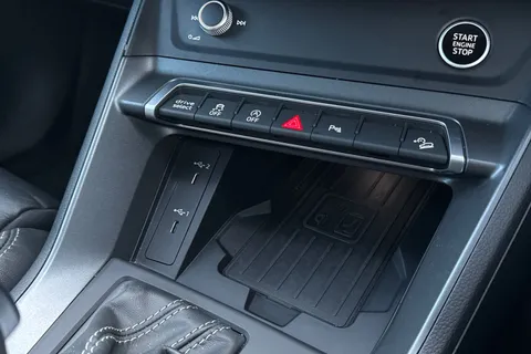 PN74KFE Audi Q3 Black Edition 35 TFSI  150 PS S tronic Thumbnail #34