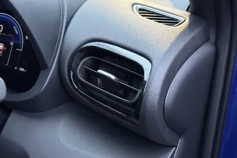 MF24EEG Toyota Yaris Cross 1.5 Hybrid Design 5dr CVT Thumbnail #32