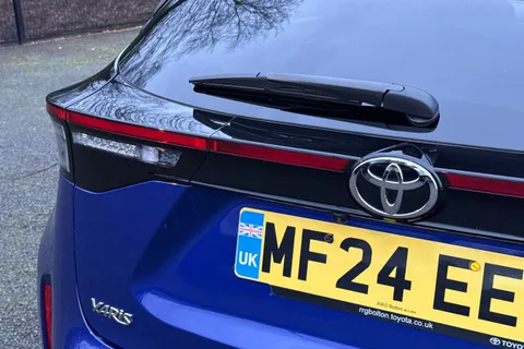 MF24EEG Toyota Yaris Cross 1.5 Hybrid Design 5dr CVT Thumbnail #33