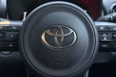 MF24EEG Toyota Yaris Cross 1.5 Hybrid Design 5dr CVT Thumbnail #36