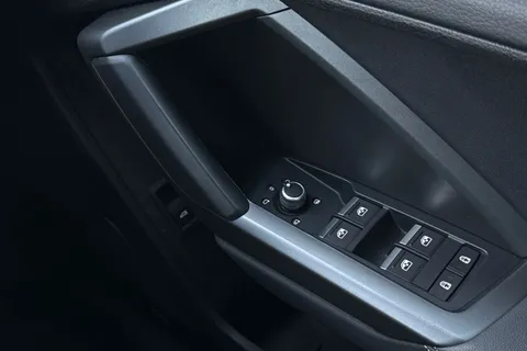 PN74KFE Audi Q3 Black Edition 35 TFSI  150 PS S tronic Thumbnail #41